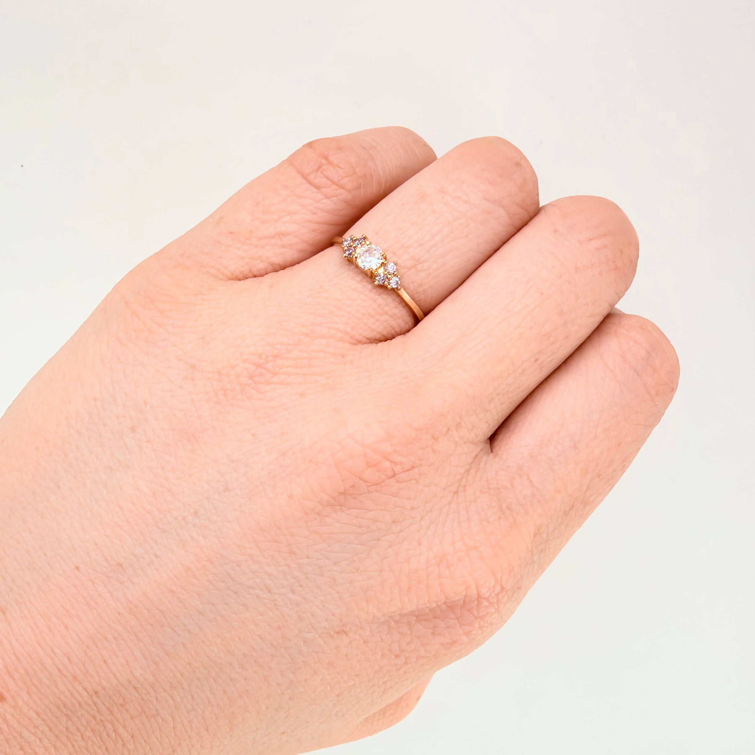 Anillo Solitario Trío Chispa 1.05gr / T6 1/4 / Oro Amarillo 18K ©