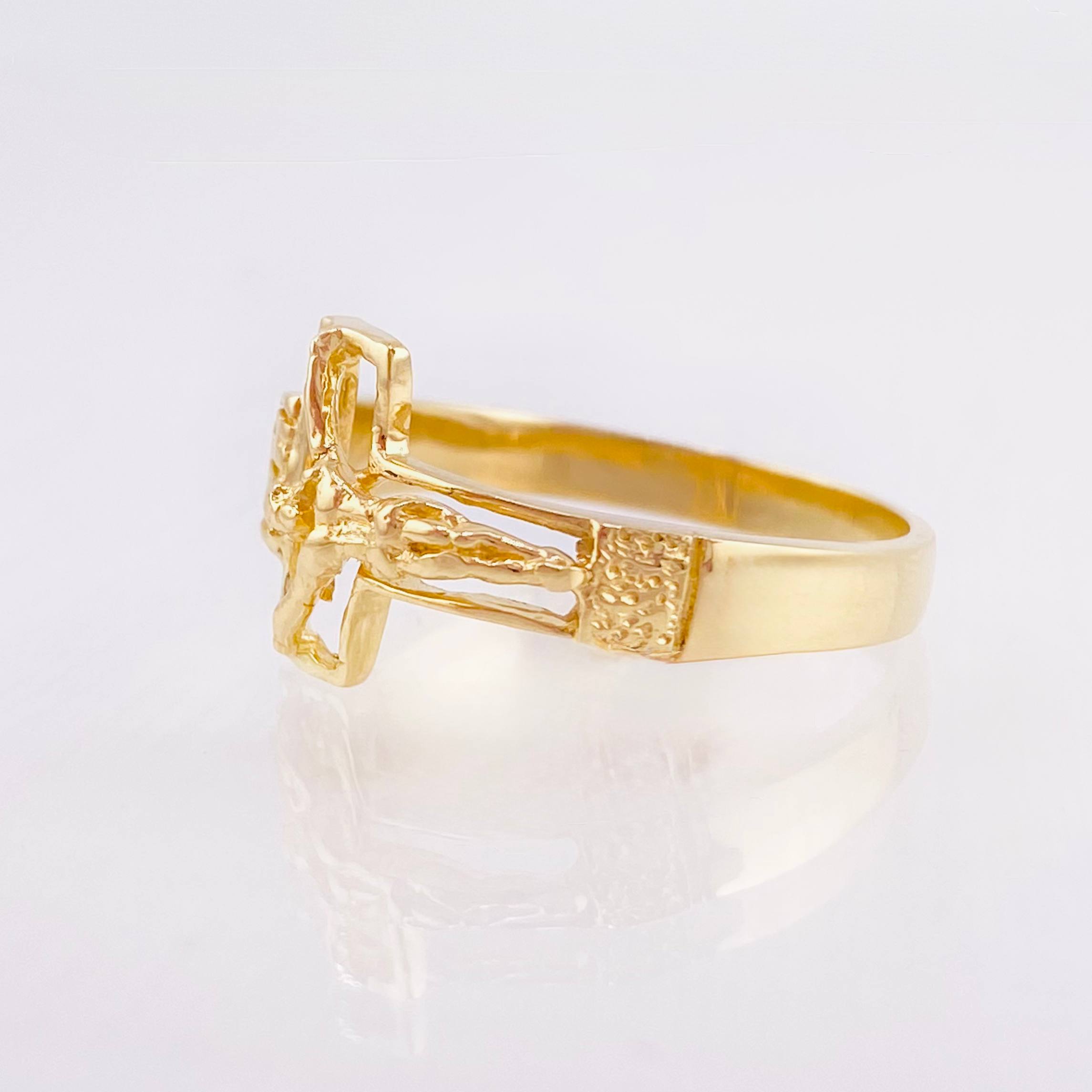 Anillo Silueta Cruz Cristo 4.25gr / T8 1/2 / Oro Amarillo 18K *