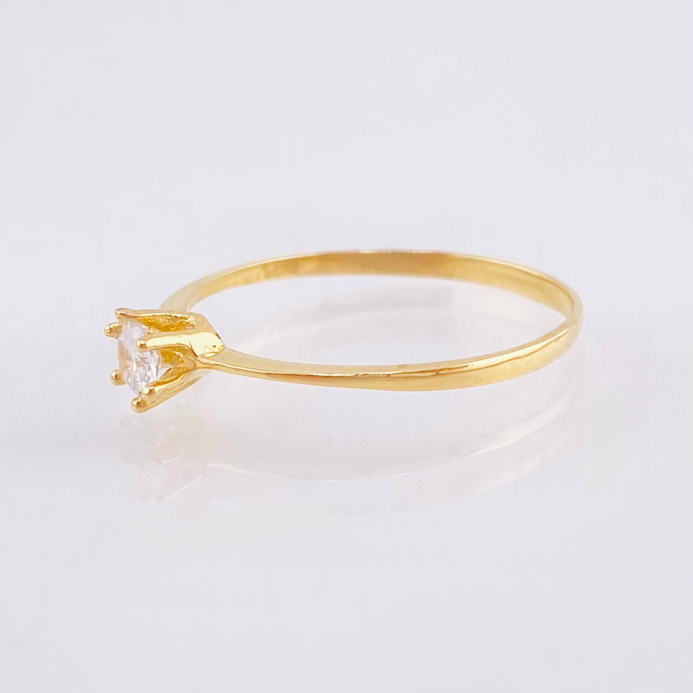 Anillo Solitario 1.1gr / T8 / Oro Amarillo 18K *