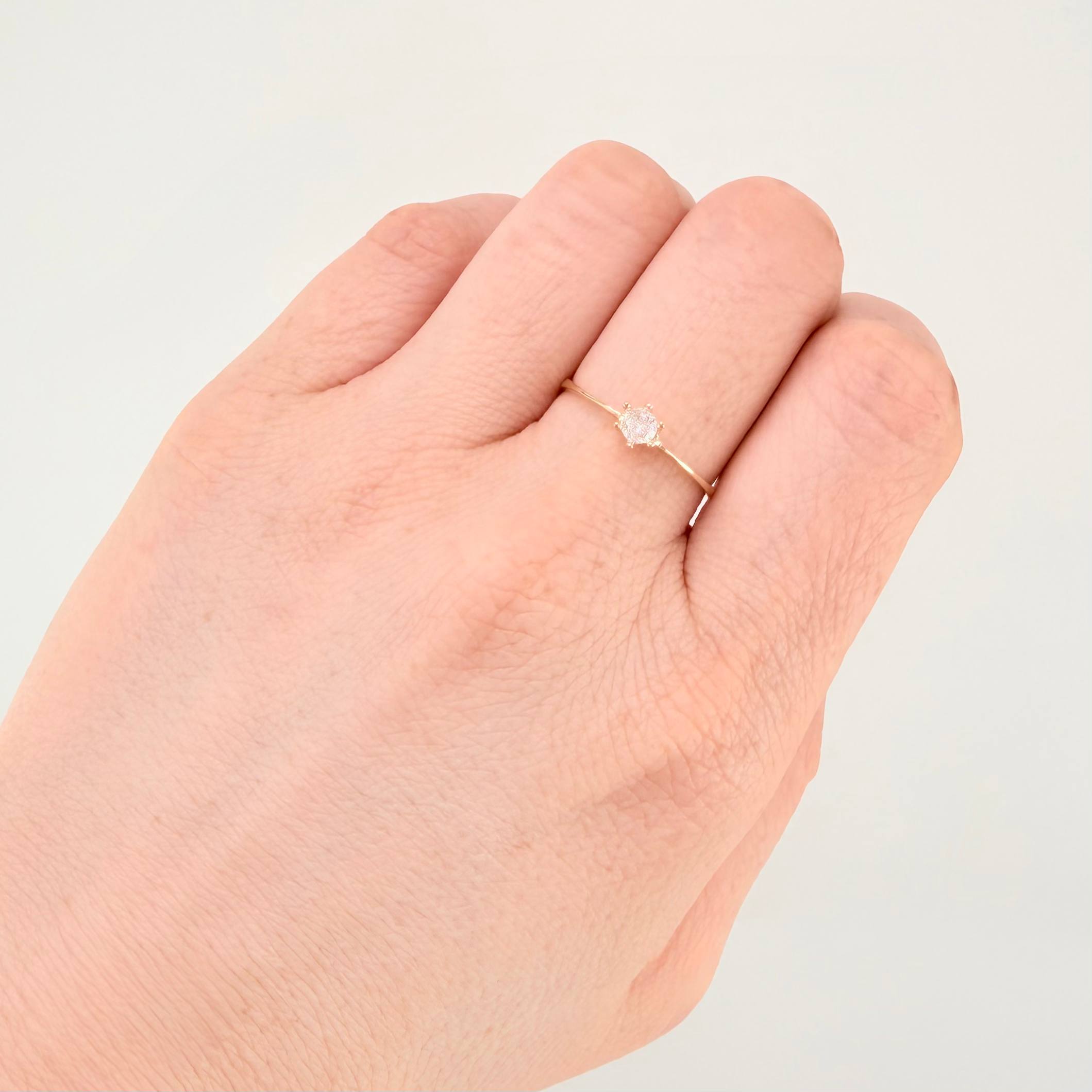 Anillo Solitario 1.1gr / T8 / Oro Amarillo 18K *