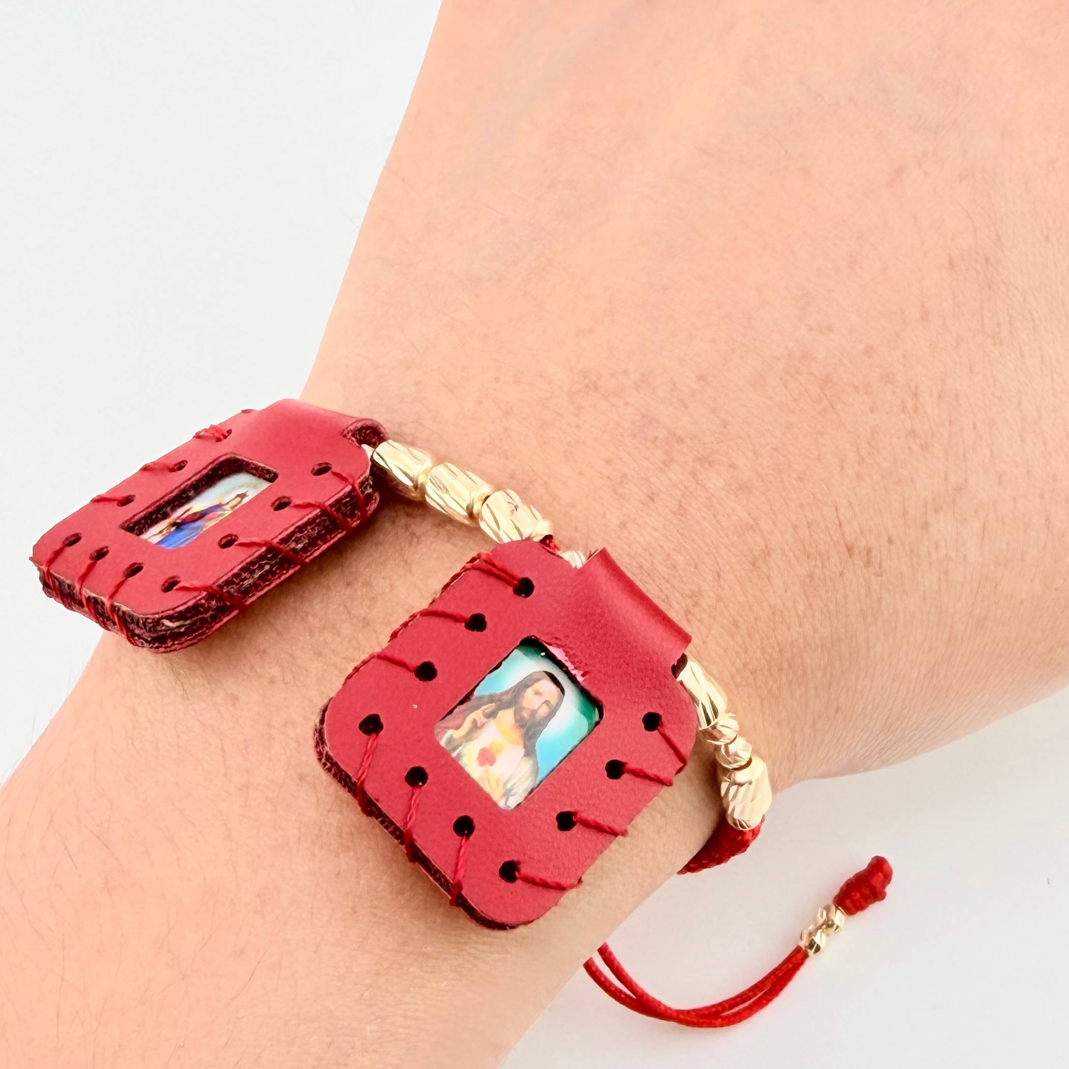 Pulsera Roja Escapulario Cilindros Bolas Diamantadas 22und 2.45gr / 3mm-4mm Oro Amarillo 18K *