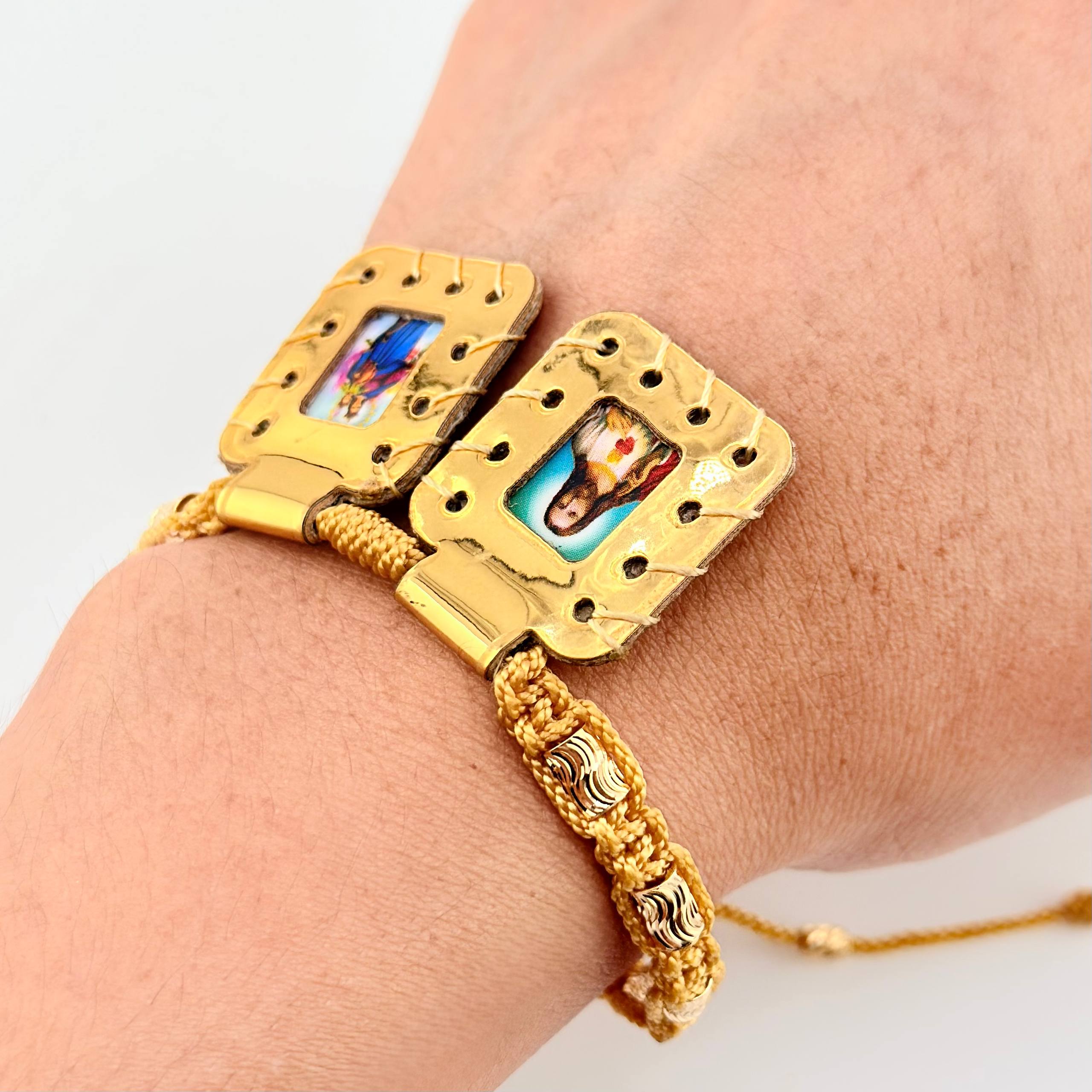 Pulsera Dorada Escapulario Cilindro Lunar Diamantados 12und 1.7gr / 3mm-4mm Oro Amarillo 18K *