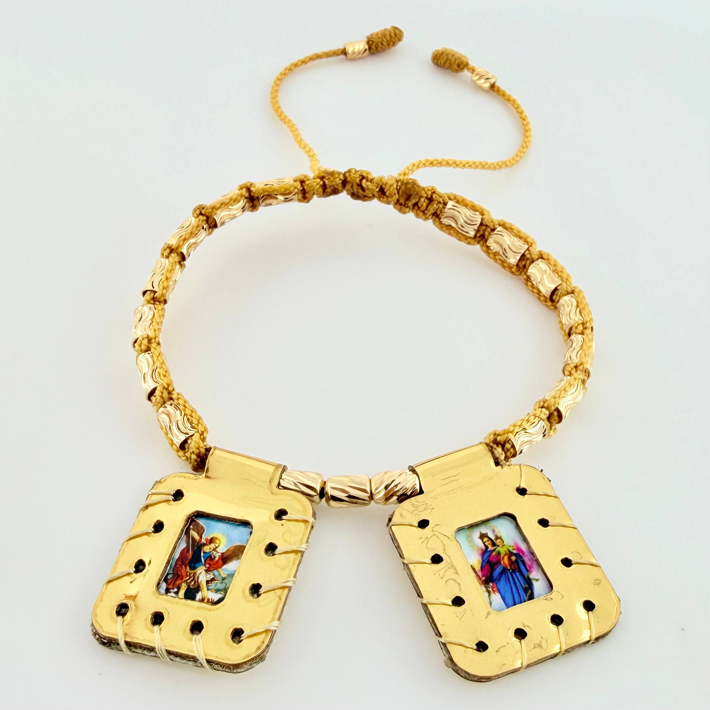 Pulsera Dorada Escapulario Cilindro Lunar Diamantados 19und 2.9gr / 3mm-4mm Oro Amarillo 18K