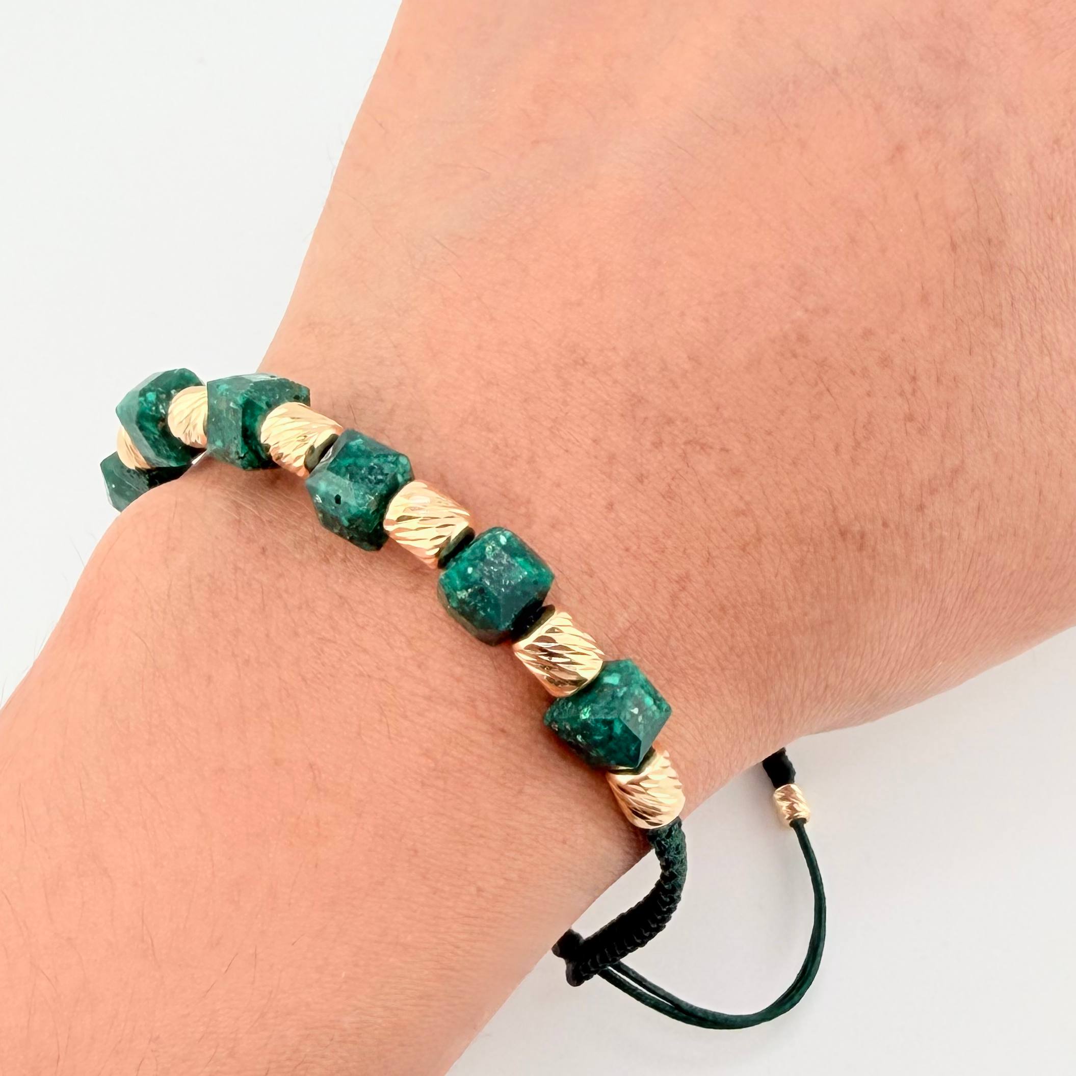 Pulsera Verde Esmeralda Cubica Cilindros Diamantados 10und 2.6gr / 3mm-5mm Oro Amarillo 18K ©
