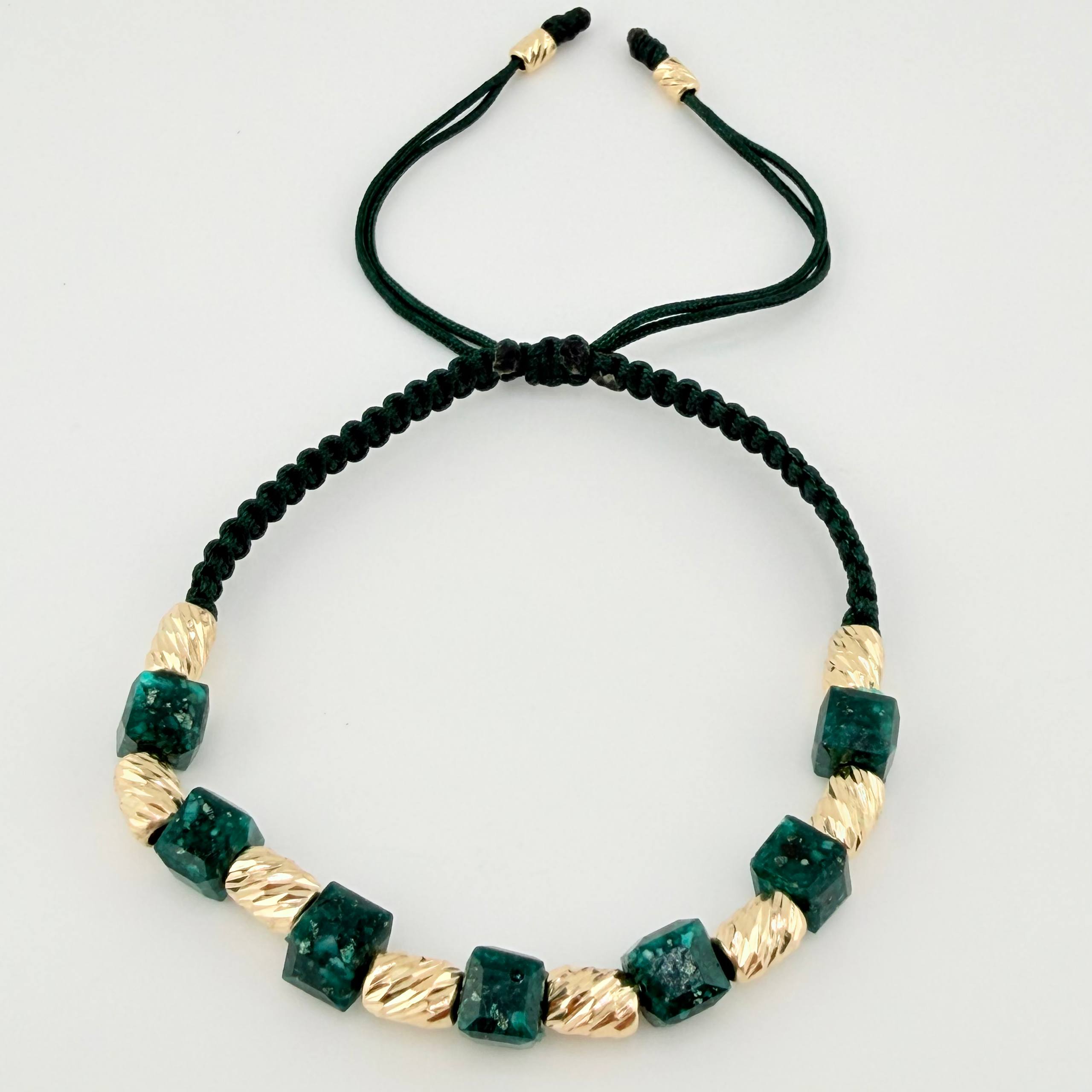 Pulsera Verde Esmeralda Cubica Cilindros Diamantados 10und 1.6gr / 3mm-4mm Oro Amarillo 18K ©