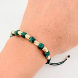 Pulsera Verde Esmeralda Cubica Cilindros Diamantados 10und 1.6gr / 3mm-4mm Oro Amarillo 18K ©