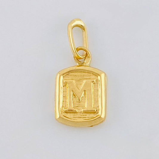 Dije Letra M 0.3g / 1.5cm Oro Amarillo 18K