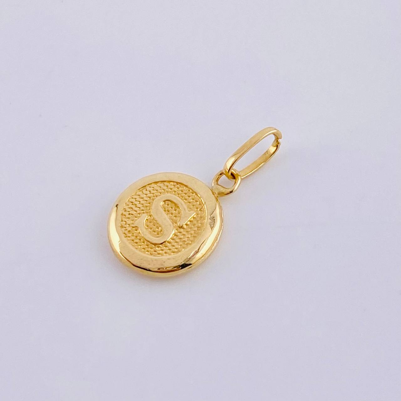 Dije Letra S 0.45 g / 1.6 cm Oro Amarillo 18K