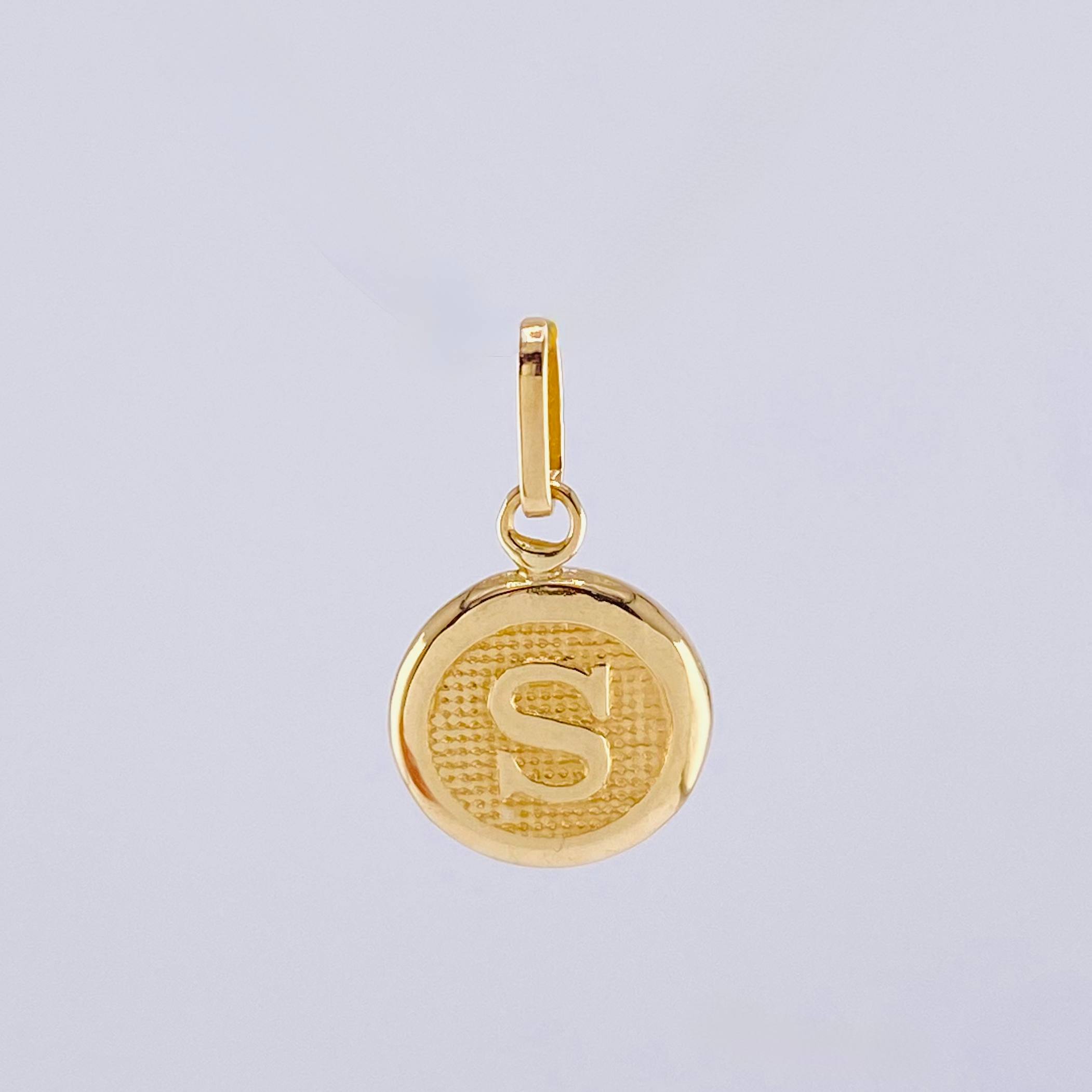 Dije Letra S 0.45 g / 1.6 cm Oro Amarillo 18K