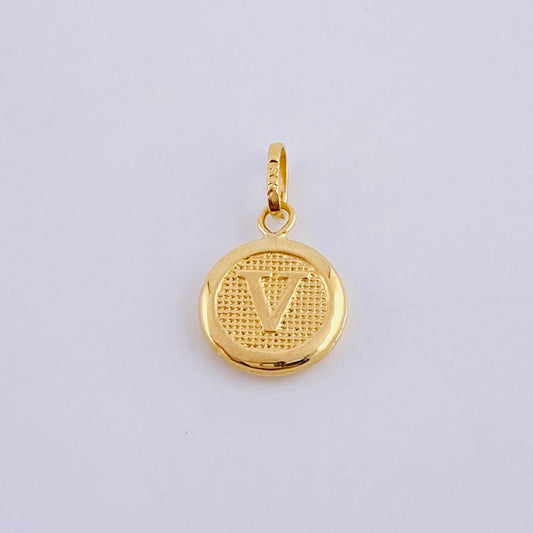 Dije Letra V 0.45 g / 1.6 cm Oro Amarillo 18K