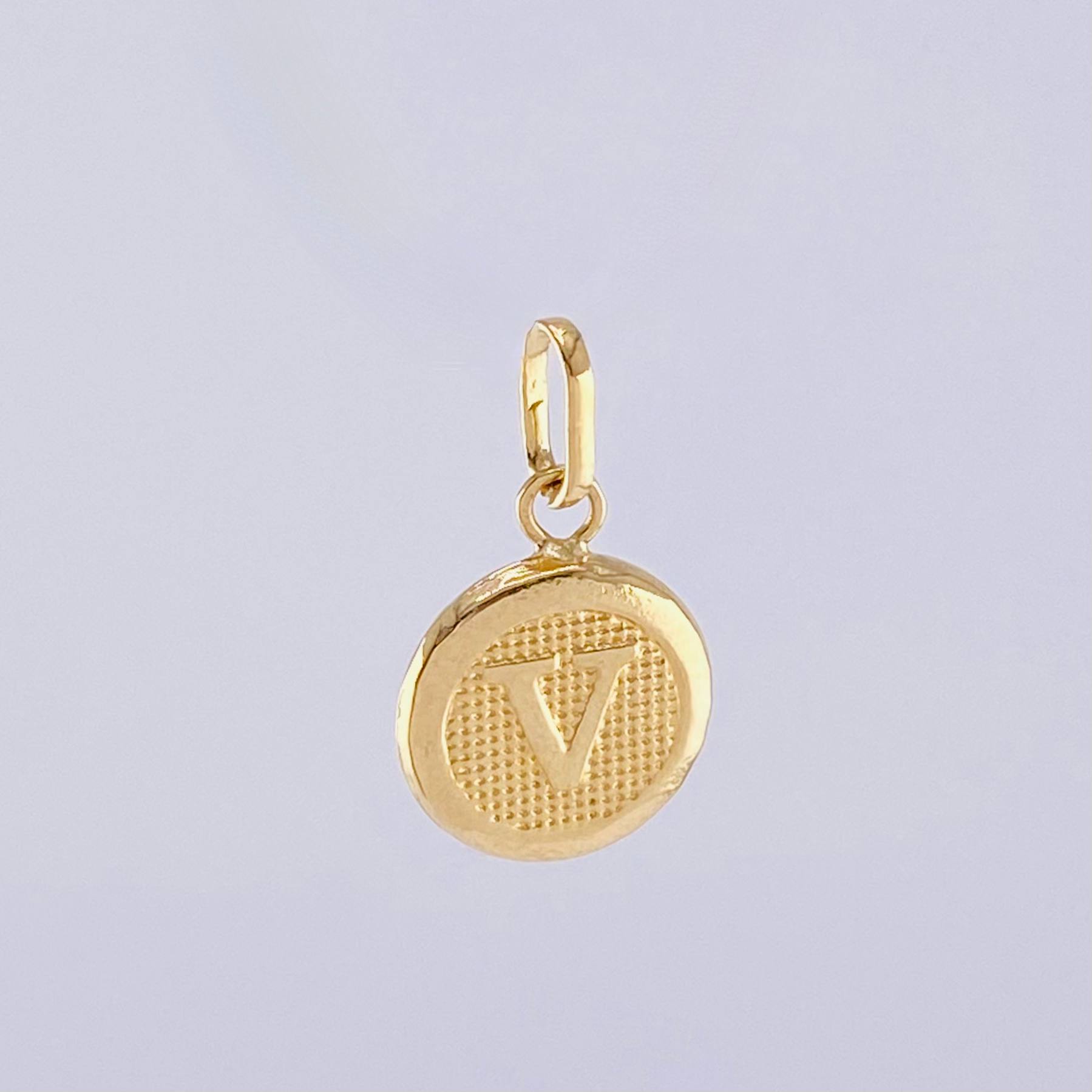 Dije Letra V 0.45 g / 1.6 cm Oro Amarillo 18K