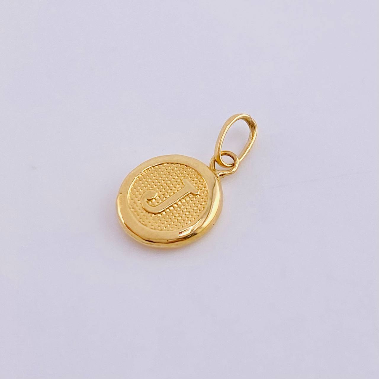 Dije Letra J 0.4 g / 1.6 cm Oro Amarillo 18K