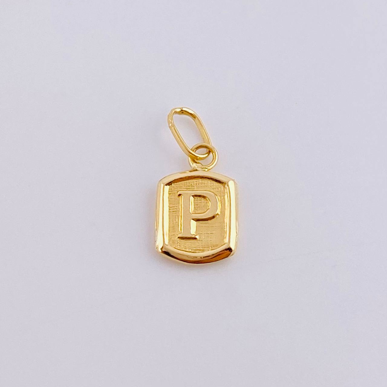 Dije Letra P 0.35 g / 1.4 cm Oro Amarillo 18K