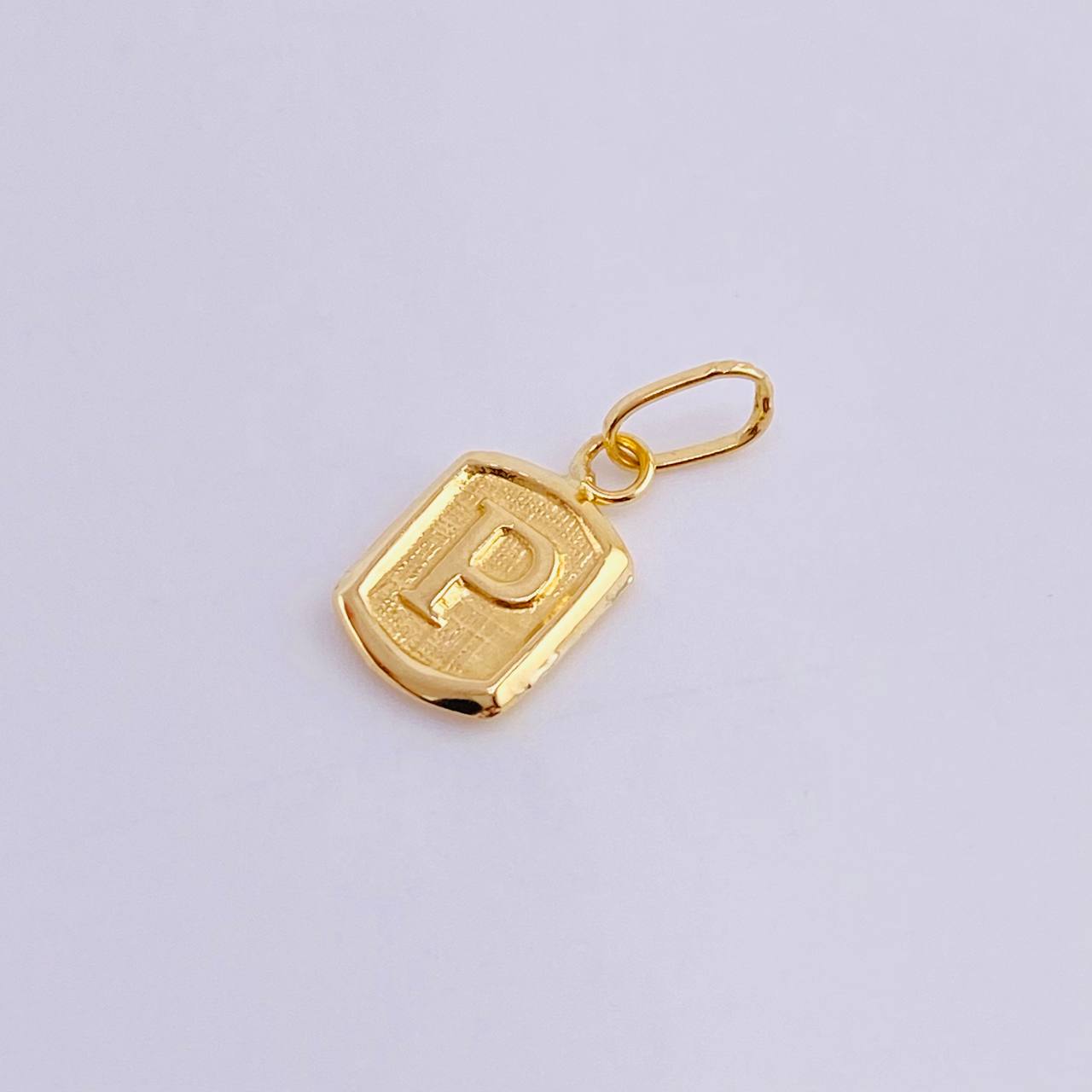 Dije Letra P 0.35 g / 1.4 cm Oro Amarillo 18K