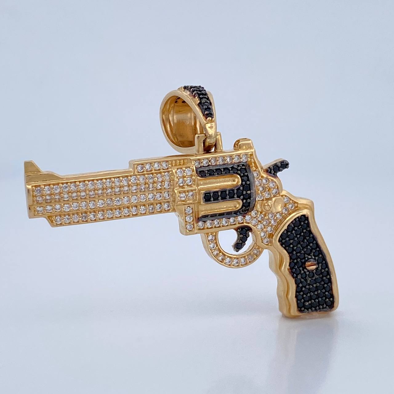 Dije Pistola 10.25gr / 4cm / Oro 18K $