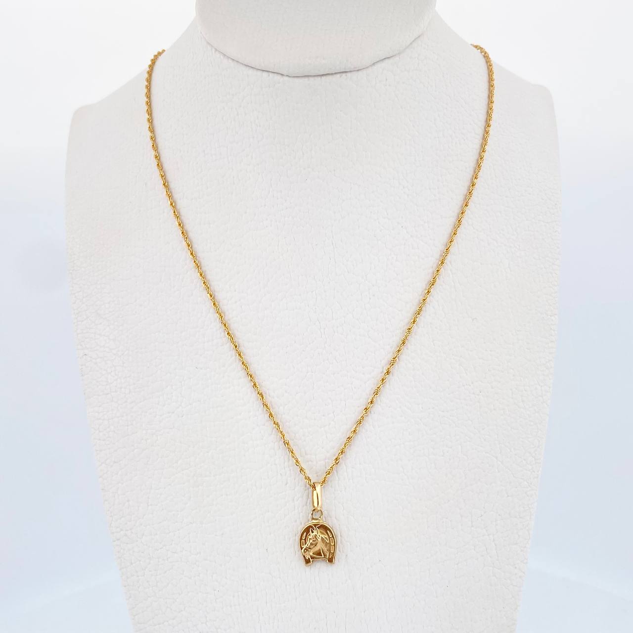 Set Cadena Lazo 1.15gr / 59.7cm / 1.2mm + Dije Herradura Caballo 0.5gr / 1.6cm Oro Amarillo 18K (Oferta) &