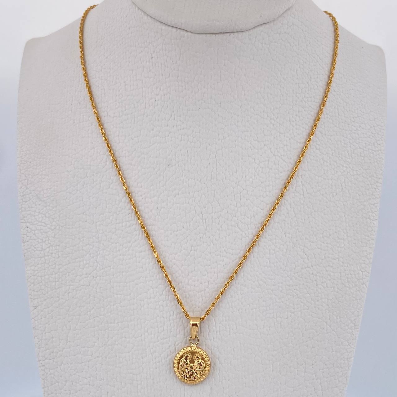 Set Cadena Lazo 1.15gr / 60cm / 1.2mm + Dije Sagrada Familia 0.6gr / 1.7cm Oro Amarillo 18K (Oferta) &