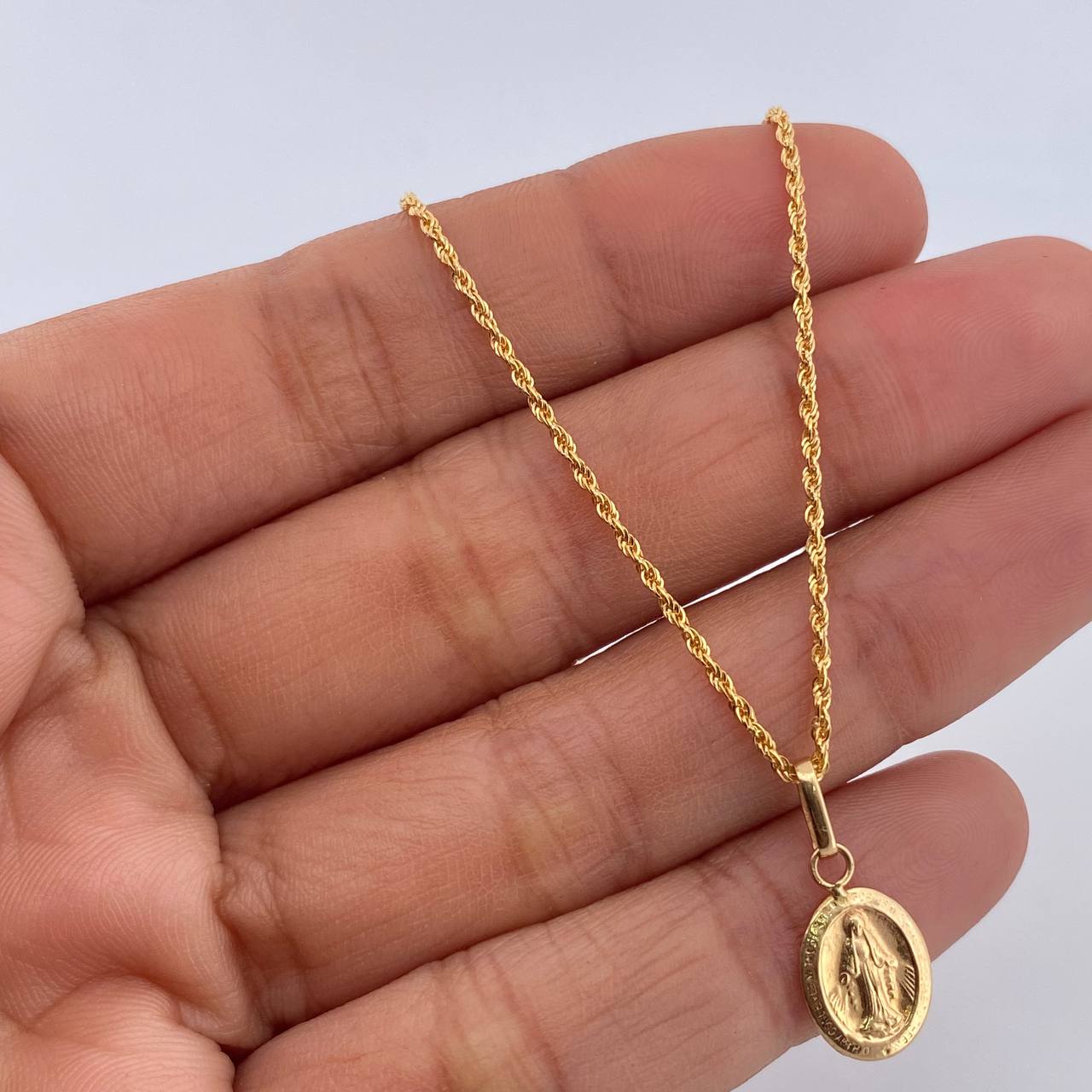 Set Cadena Lazo 0.95gr /49.7cm / 1.2mm + Dije Virgen Milagrosa 0.45gr / 1.8cm Oro Amarillo 18K (Oferta) &