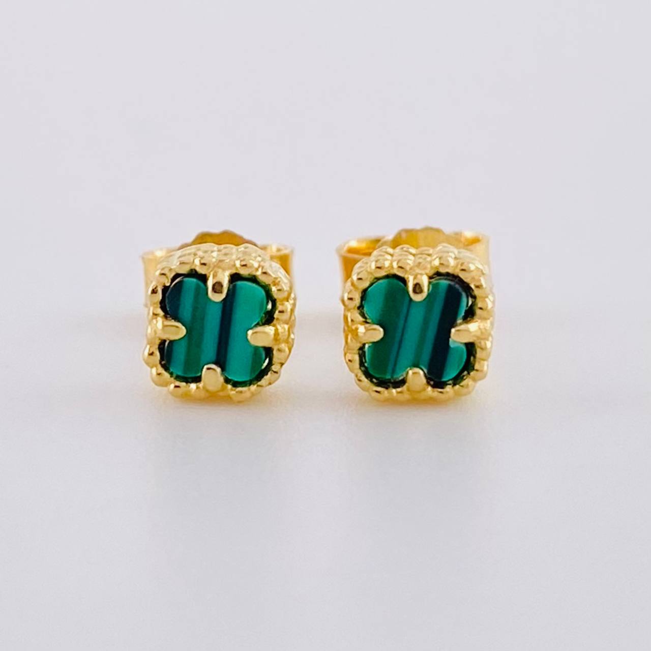 Topos Trébol Malaquita 1.2g / 5.05mm Oro Amarillo 18K