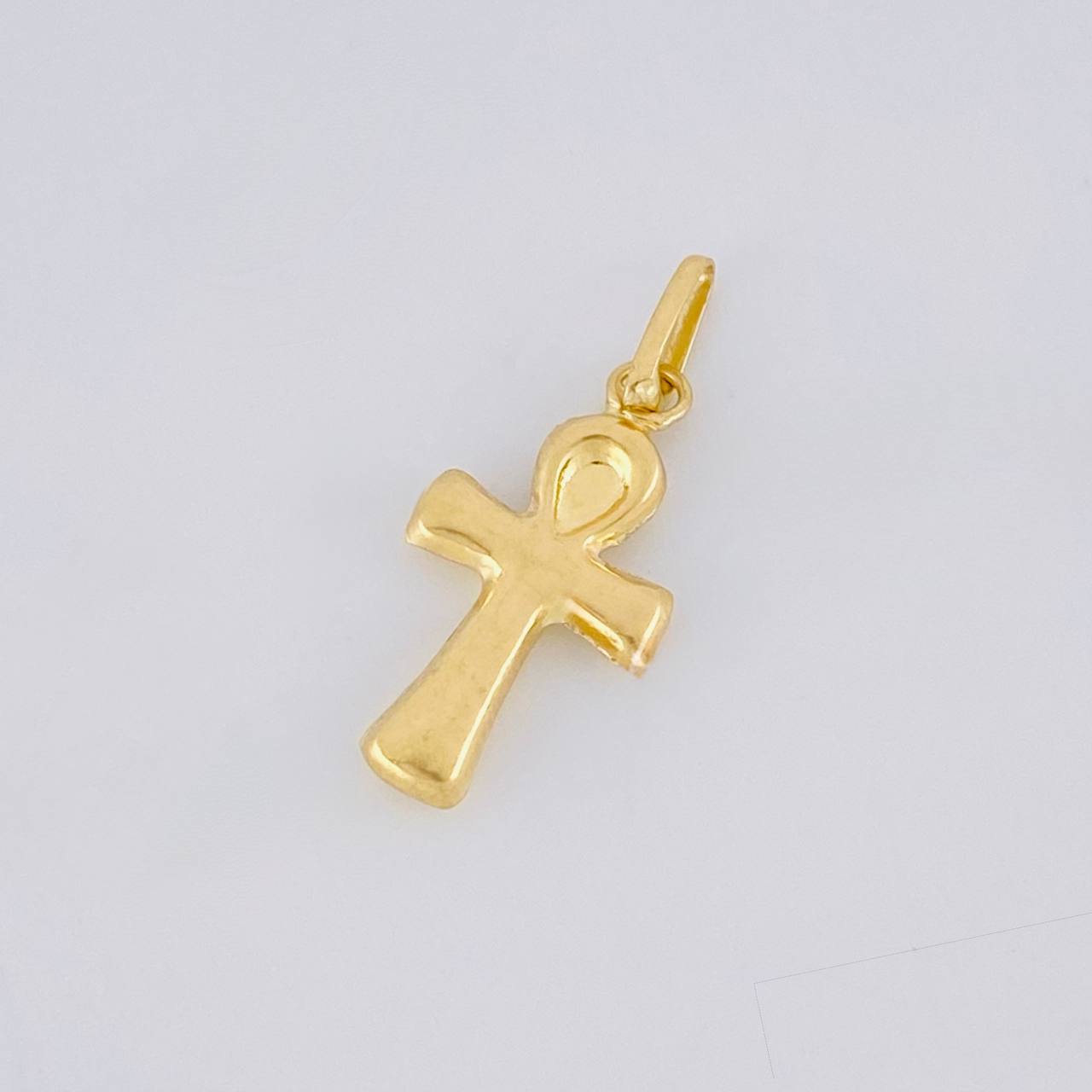 Dije Cruz Lisa Egipcia 0.35g / 1.8cm Oro Amarillo 18K