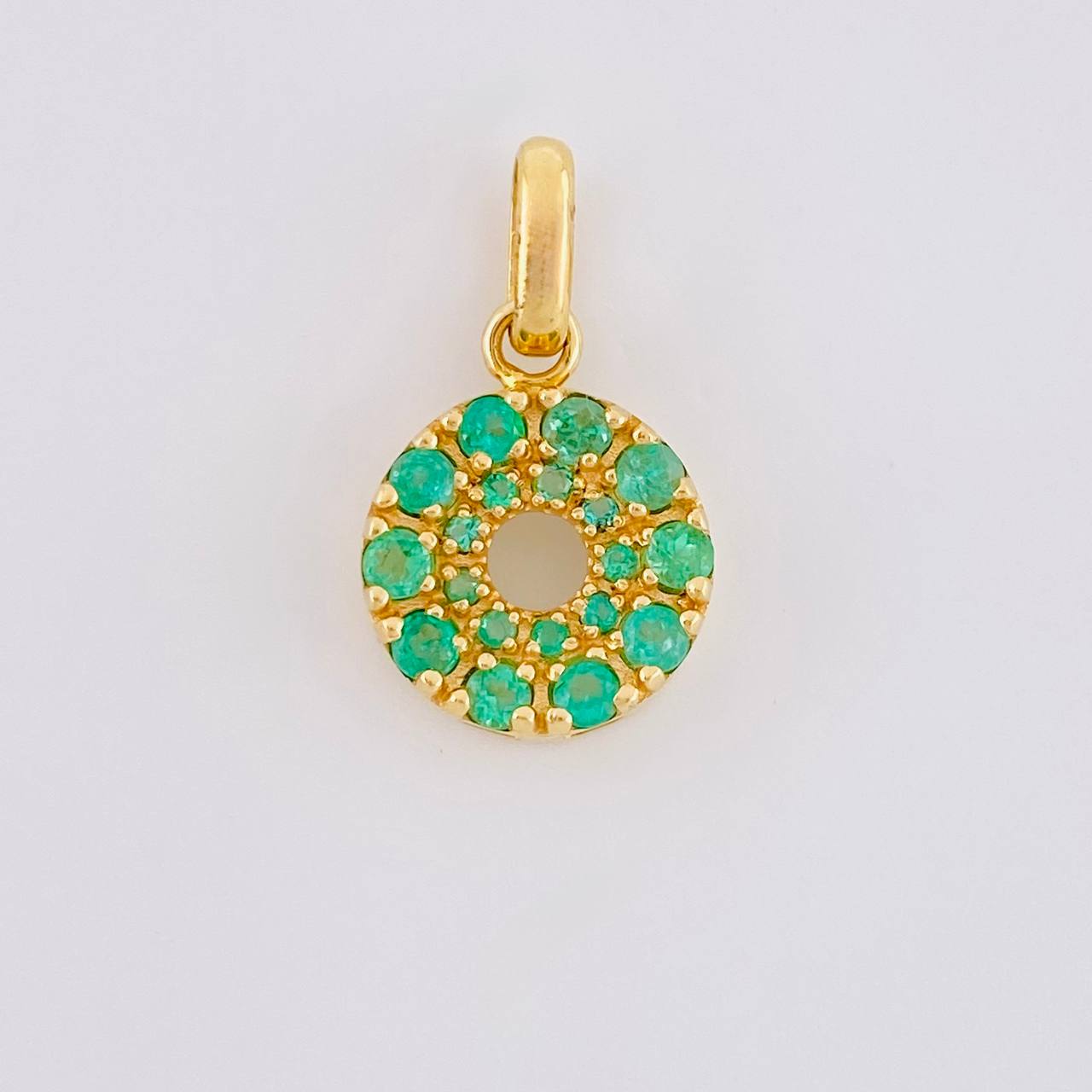 Dije Aro Tupido Esmeraldas 45pts 1.45gr / 1.9cm / Oro Amarillo 18K