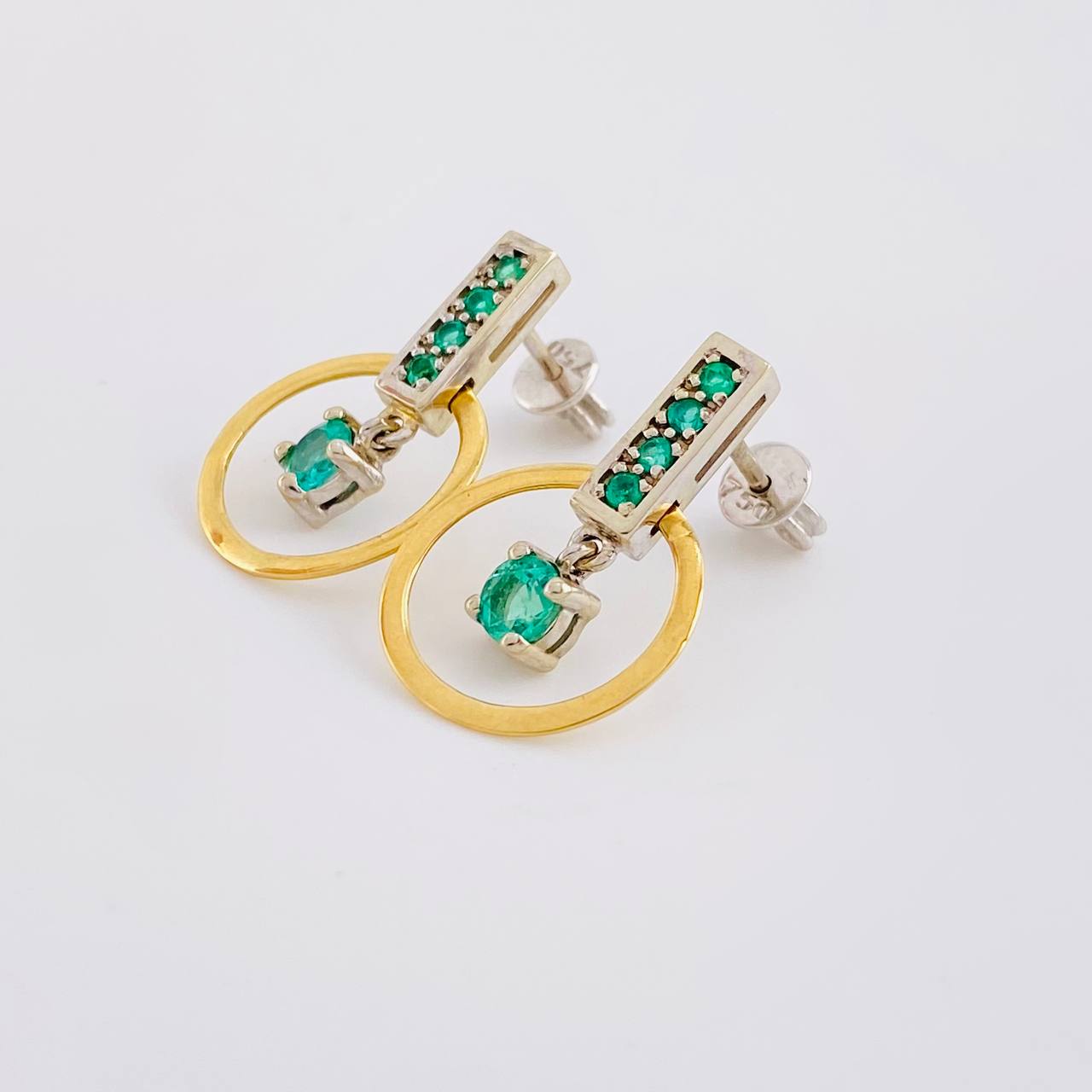 Topos Colgante En Aro 3.75gr / 2.2cm / Esmeraldas 66Pts Oro Amarillo 18K