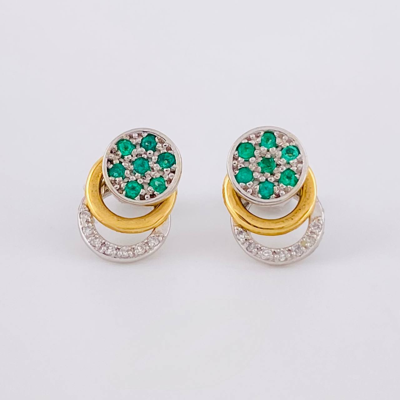 Topos Tres Aros Sello Flor 3.25gr / 1.3cm / Esmeraldas 22pts Diamantes 7pts Dos Oros Amarillo Blanco 18K (Joya)