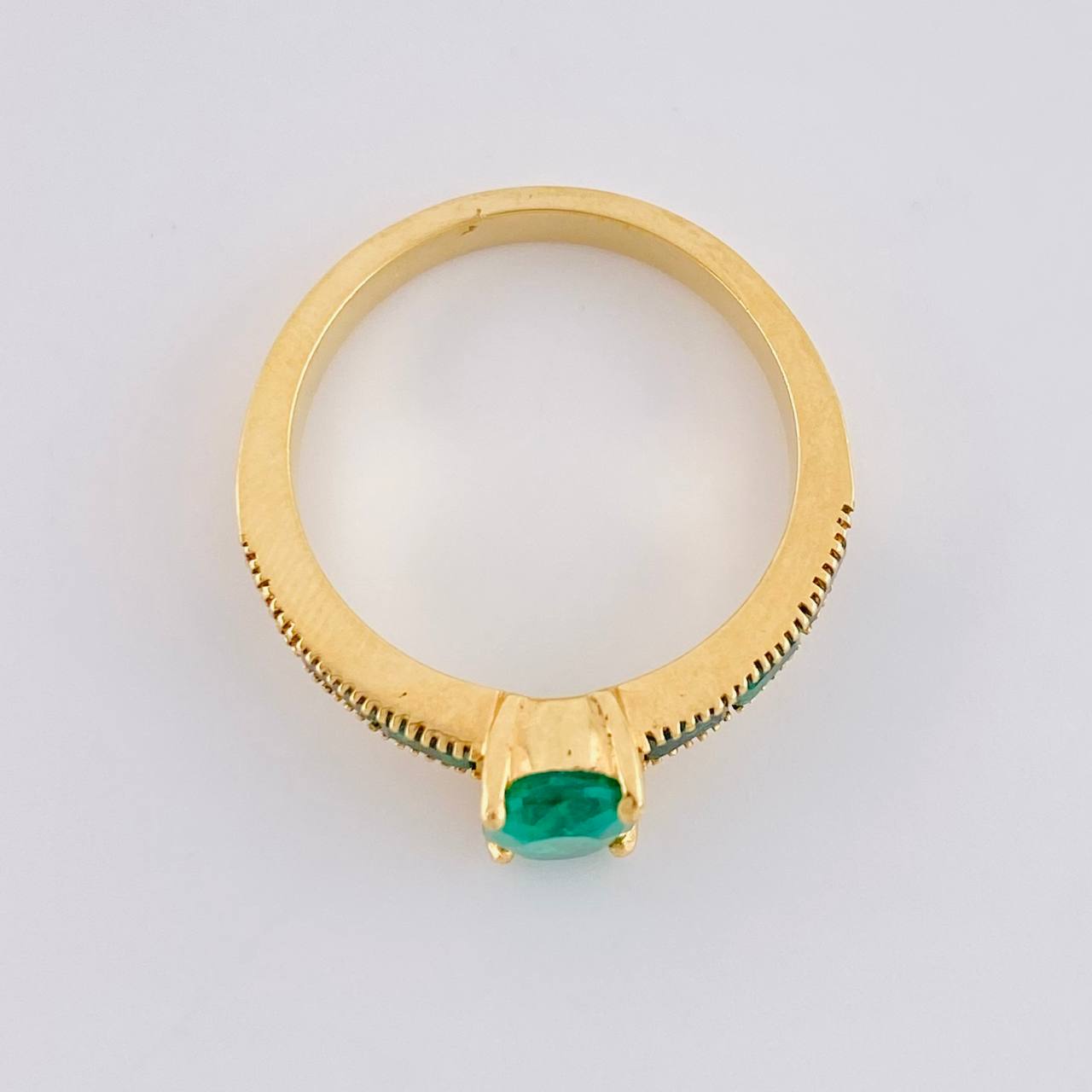 Anillo Solitario Ovalado Carril 4.15gr / T6 3/4 / Esmeraldas 89pts Oro Amarillo 18K (Joya)