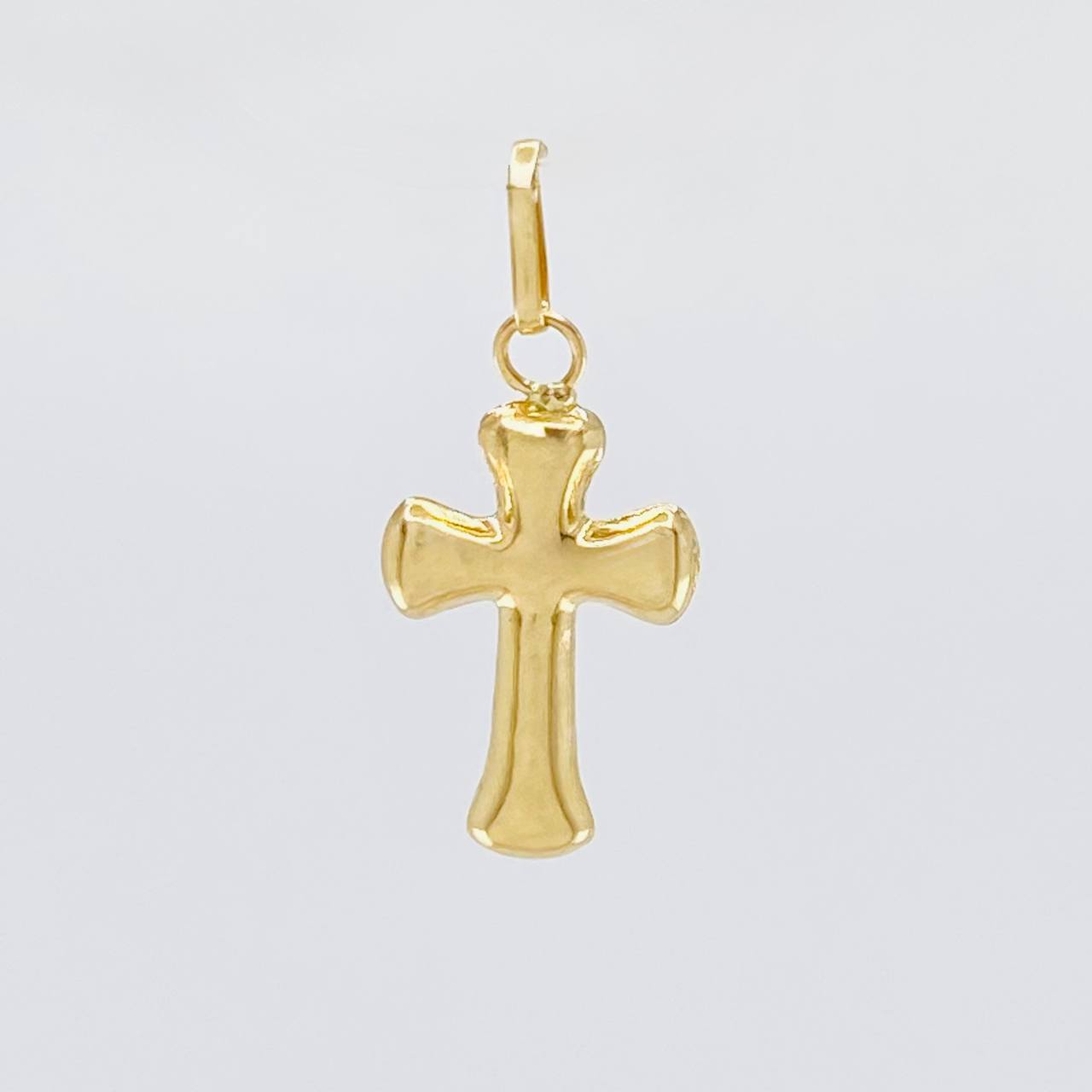Dije Cruz Puntas Curvas 0.35g / 1.9cm Oro Amarillo 18K