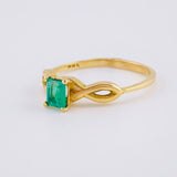Anillo Solitario Rectangular Triple Infinito 2.35gr / T7 1/4 / Esmeralda 15pts Oro Amarillo 18K (Joya)