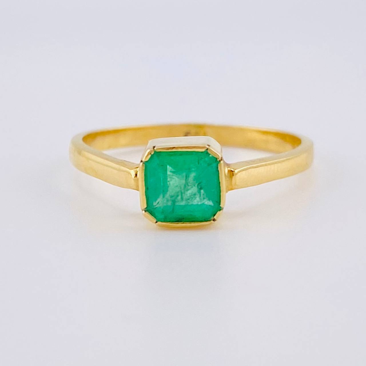 Anillo Solitario Cubo 2.4gr / T7 1/4 / Esmeraldas 55Pts Oro Amarillo 18K