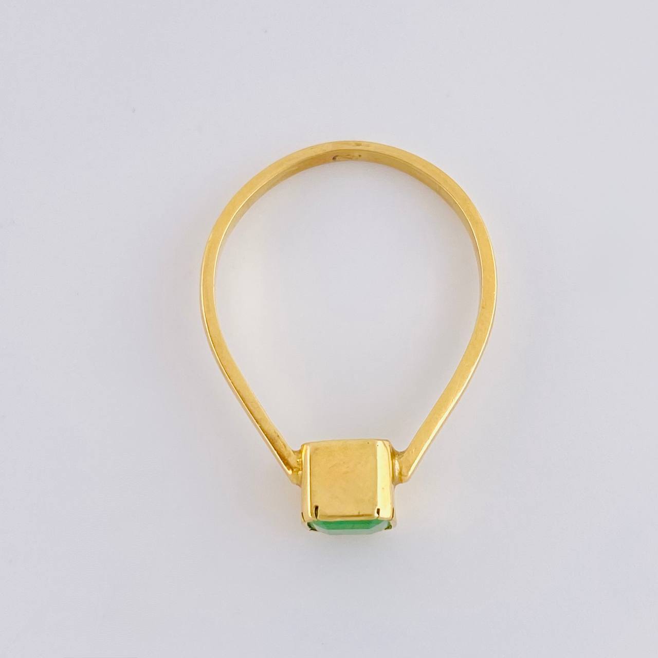 Anillo Solitario Cubo 2.4gr / T7 1/4 / Esmeraldas 55Pts Oro Amarillo 18K