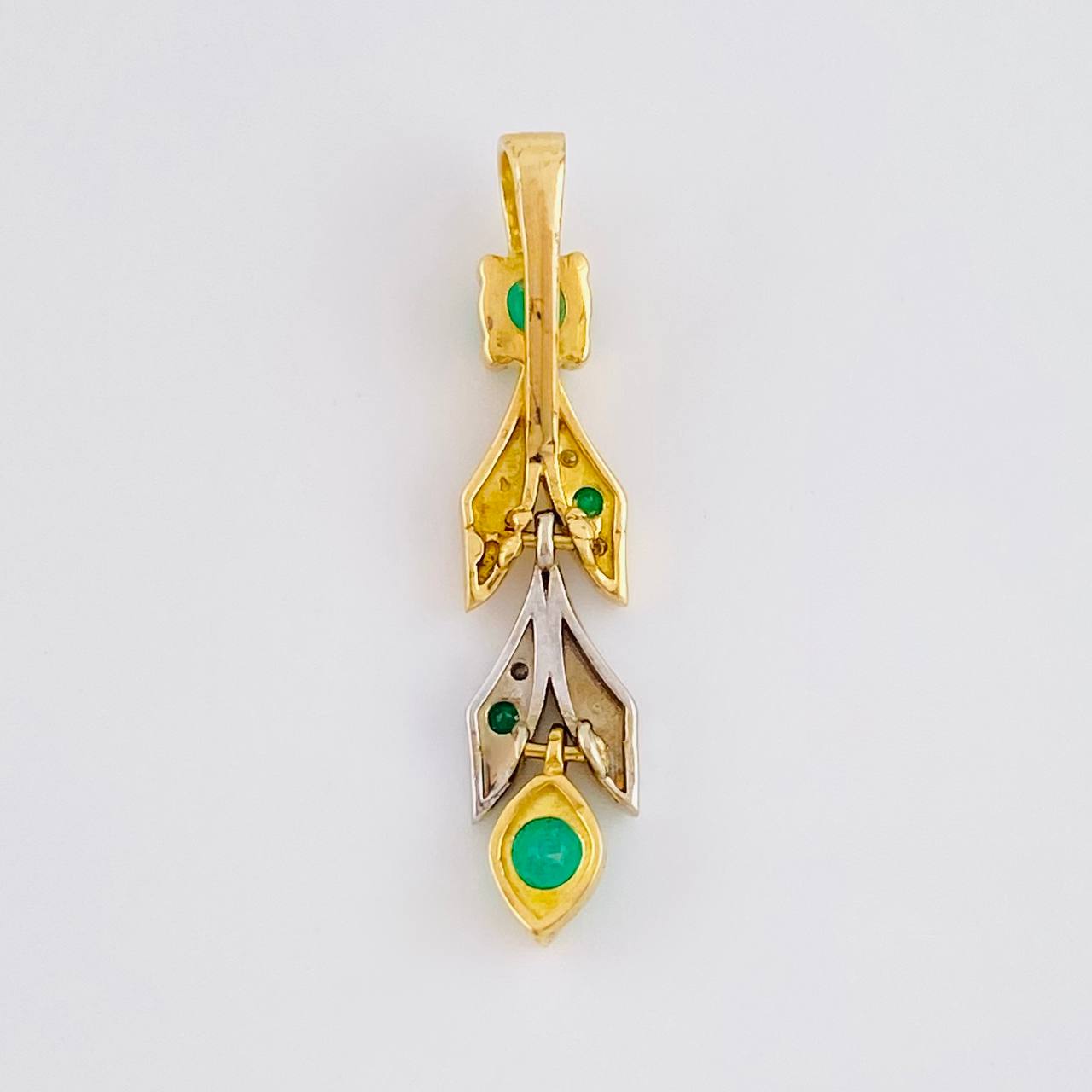 Dije Liana De Hojas 1.6gr / 2.8cm / Articulada Esmeraldas 32Ptos Diamante 5Pts Dos Oros Amarillo Blanco 18K (Joya)
