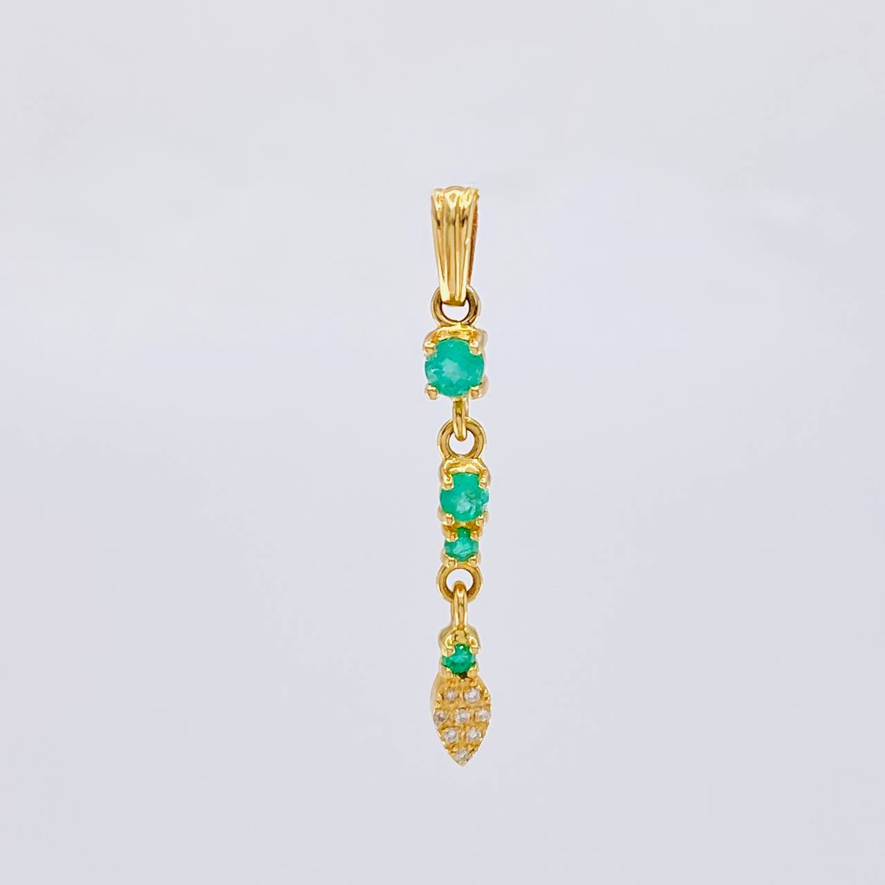 Dije Hoja Colgante Esmeraldas 41pts - Diamantes 10pts 2gr / 3.7cm / Oro 18K