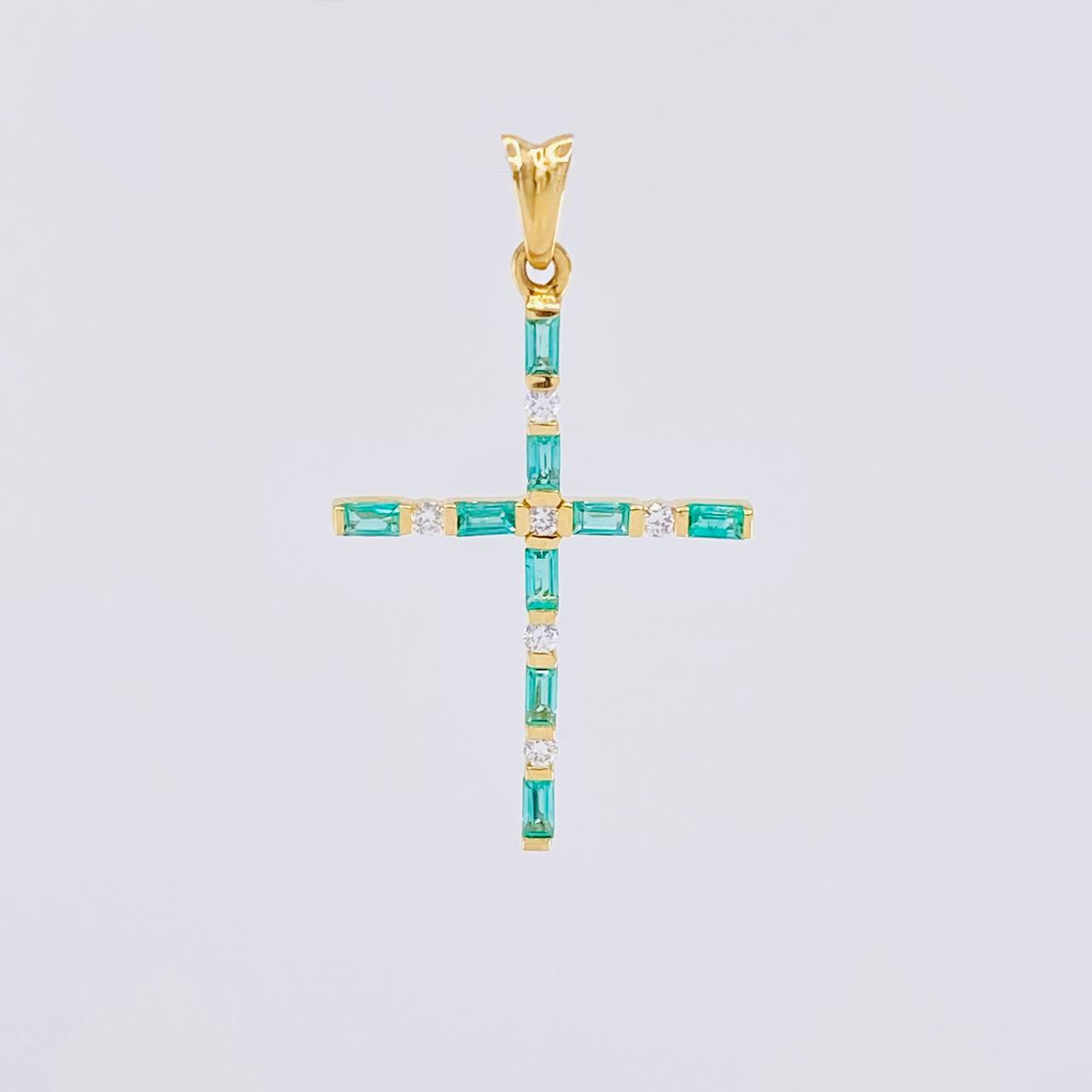 Dije Cruz Cuadros Rectangulares Esmeraldas 28pts Diamantes 8pts 1.05g / 2.9cm Oro Amarillo 18K