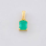 Dije Cuadrado Esmeralda 90pts 1.15g / 1.4cm Oro Amarillo 18K