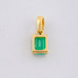 Dije Cuadrado Esmeralda 90pts 1.15g / 1.4cm Oro Amarillo 18K