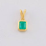 Dije Marco Cuadrado Esmeralda 90pts 1.55g / 1.5cm Oro Amarillo 18K