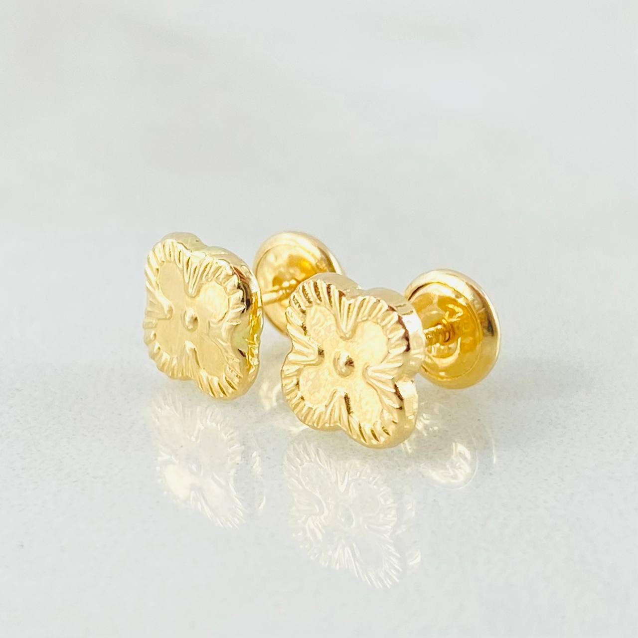 Topos Trebol 0.8gr / 7.2mm Oro Amarillo 18K ©