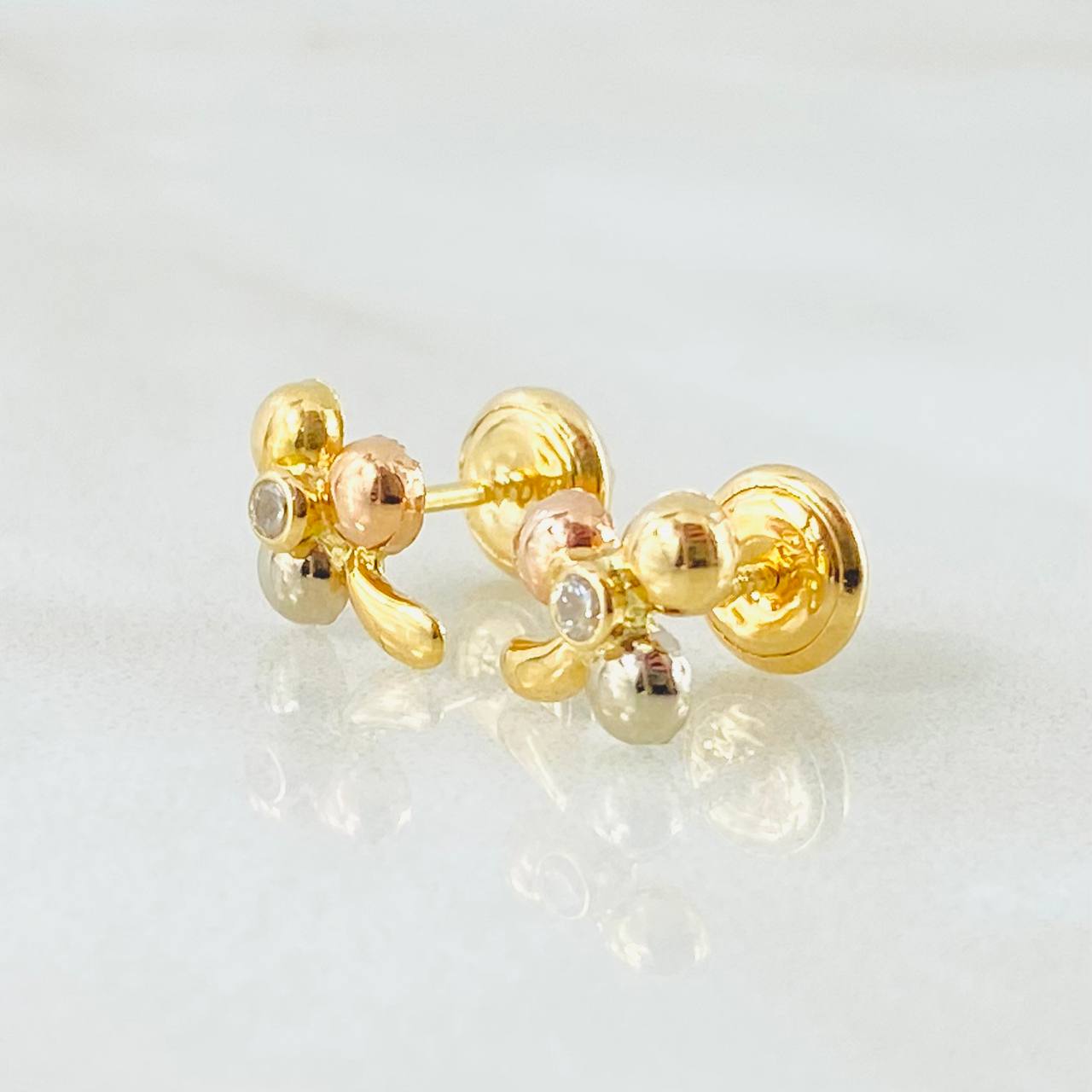 Topos Flor Trio 0.8gr / Tres Oros 18K *