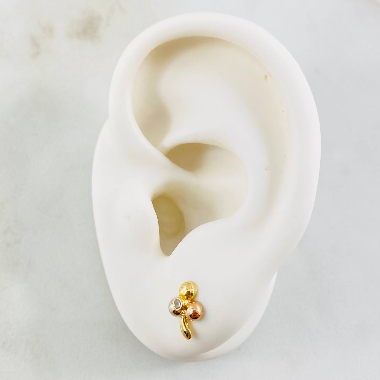 Topos Flor Trio 0.8gr / Tres Oros 18K *