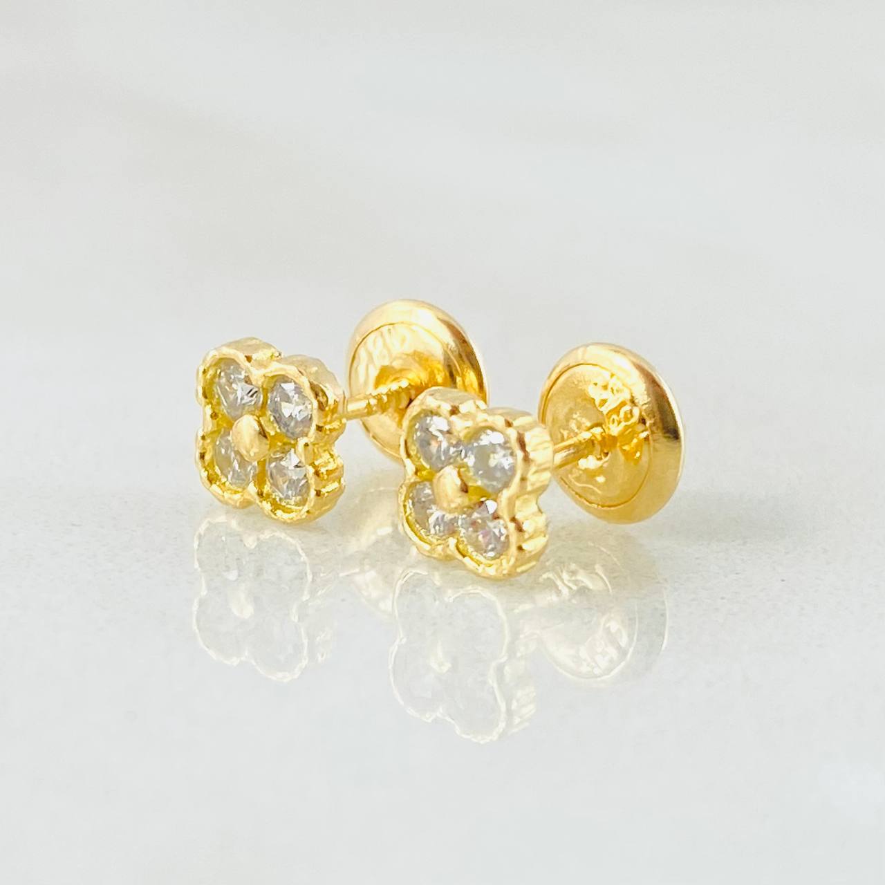 Topos Flor 1.1g / 5.2mm Oro Amarillo 18K