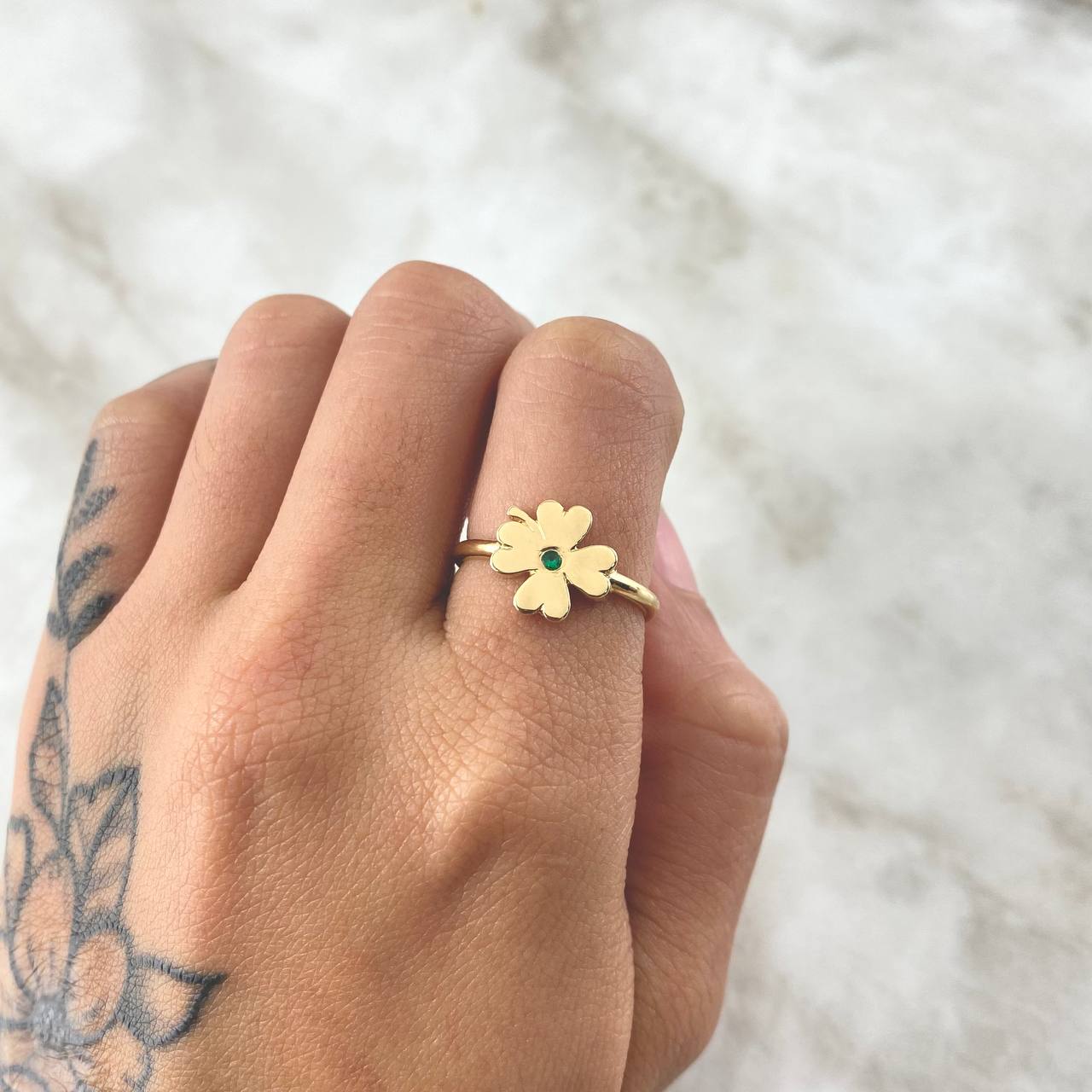Anillo Trebol Liso 2.15gr / T7 / Liso Circon verde Oro Amarillo 18K ©