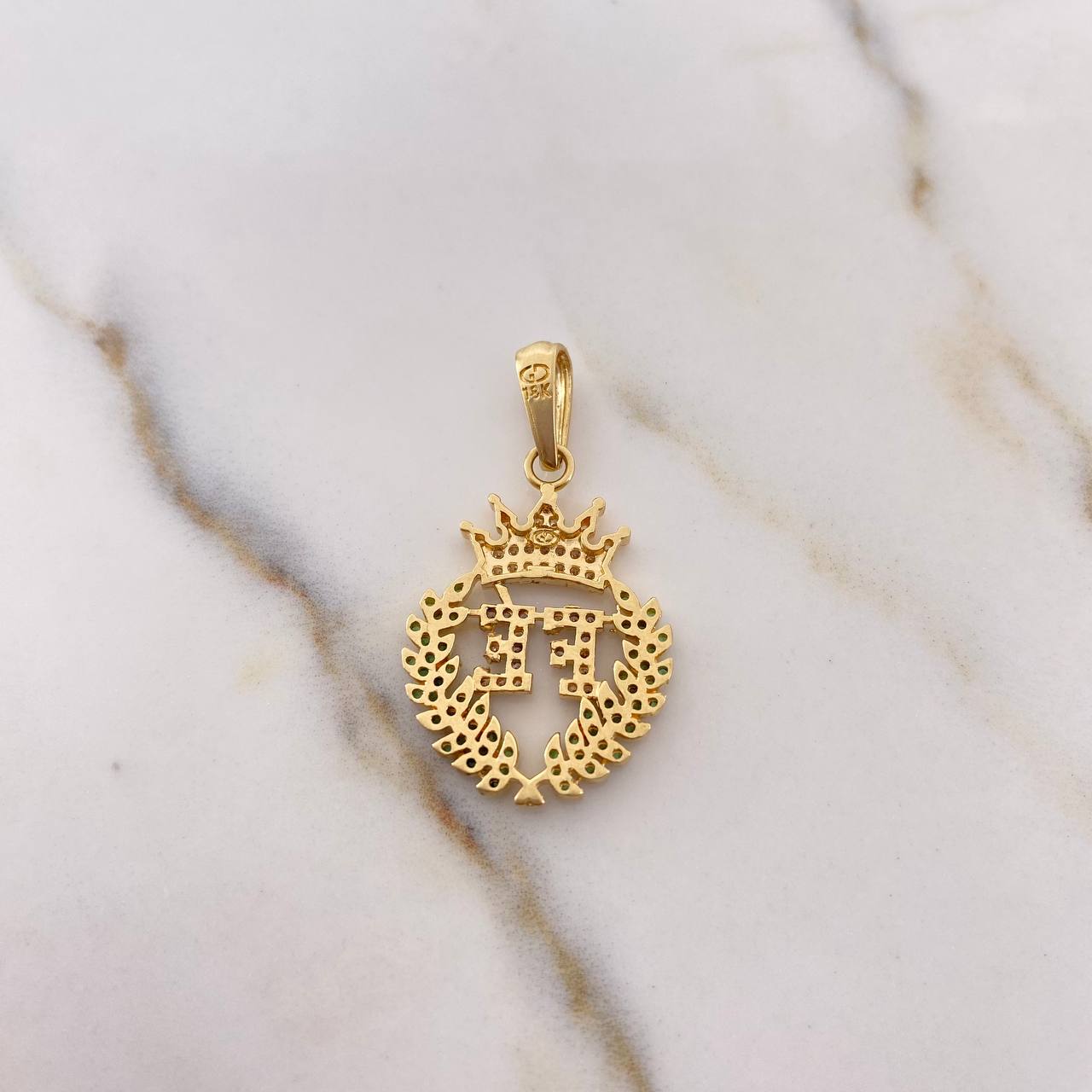 Dije Corona Fe 4.6gr / 3.3cm / Circones Blancos Verdes Oro Amarillo 18K $