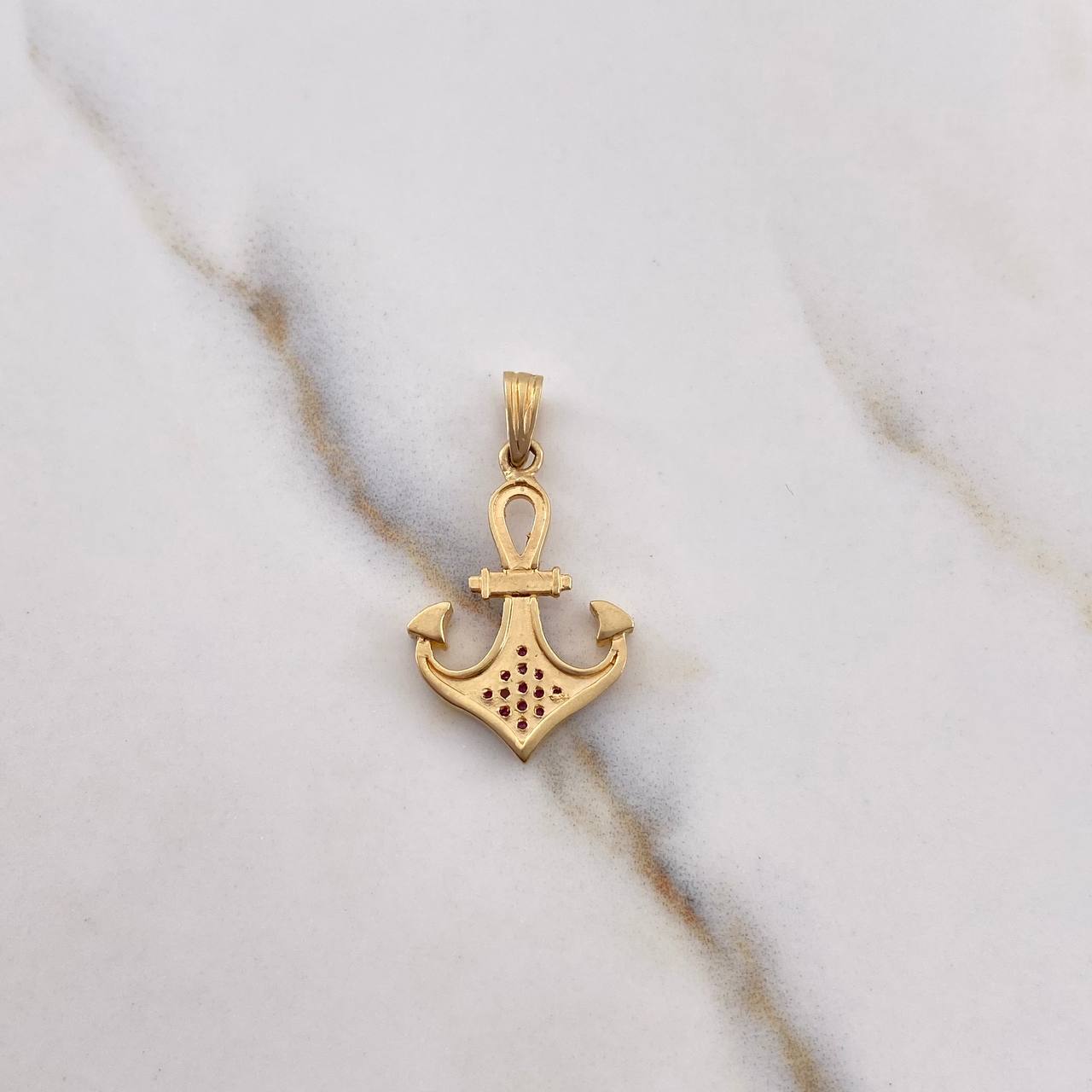 Dije Ancla 1.9gr / 2.7cm / Circones Fucsia Oro Amarillo 18K $