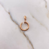 Dije Clavo 1.9gr / 2.6cm / Circones Blancos Oro Rosa 18K $