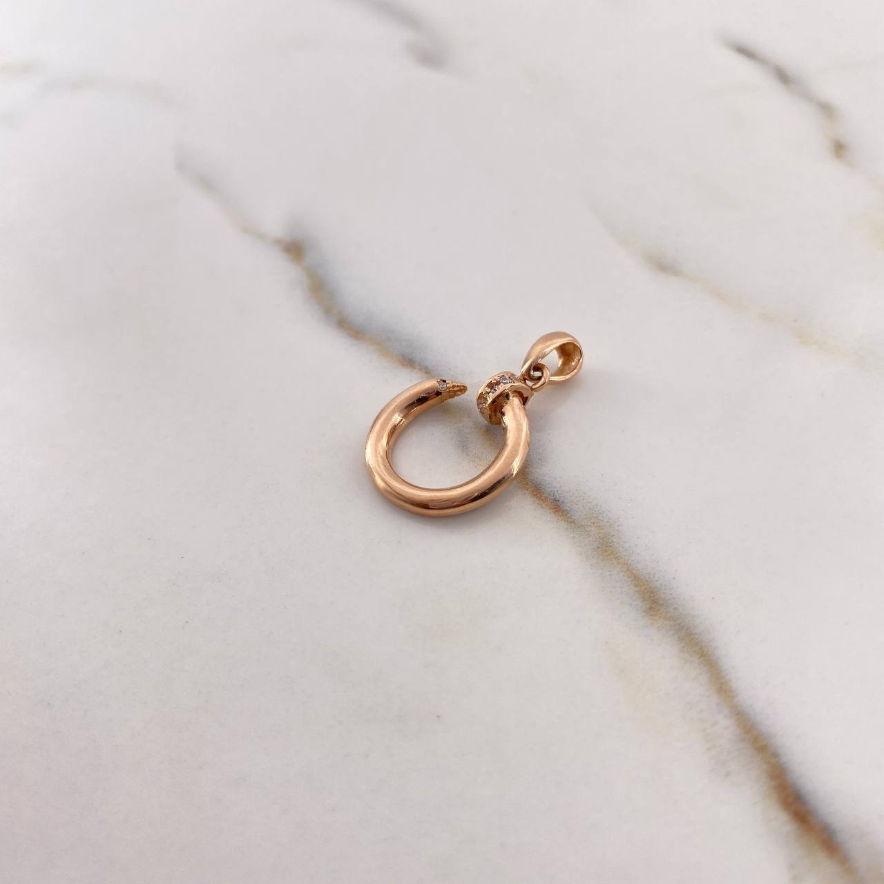 Dije Clavo 1.9gr / 2.6cm / Circones Blancos Oro Rosa 18K $