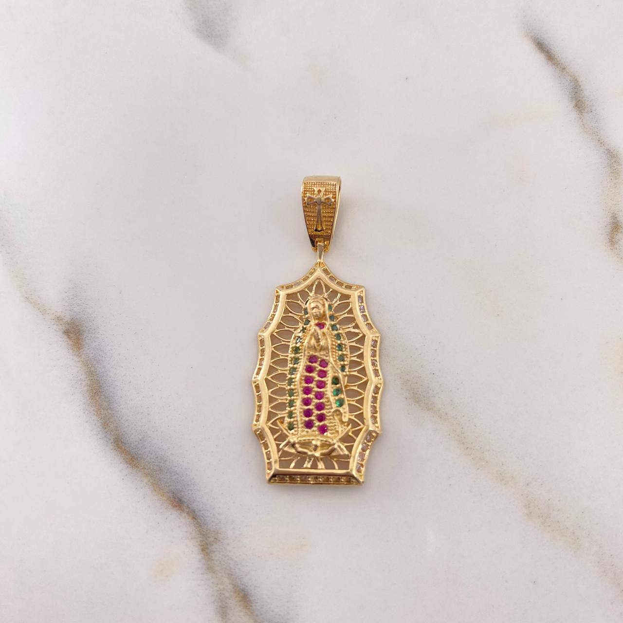 Dije Virgen Guadalupe 4.65gr / 3.8cm / Circones Verdes Fucsias Oro Amarillo 18K $