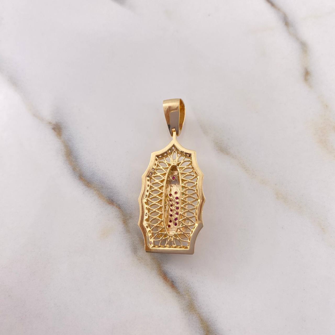 Dije Virgen Guadalupe 4.65gr / 3.8cm / Circones Verdes Fucsias Oro Amarillo 18K $