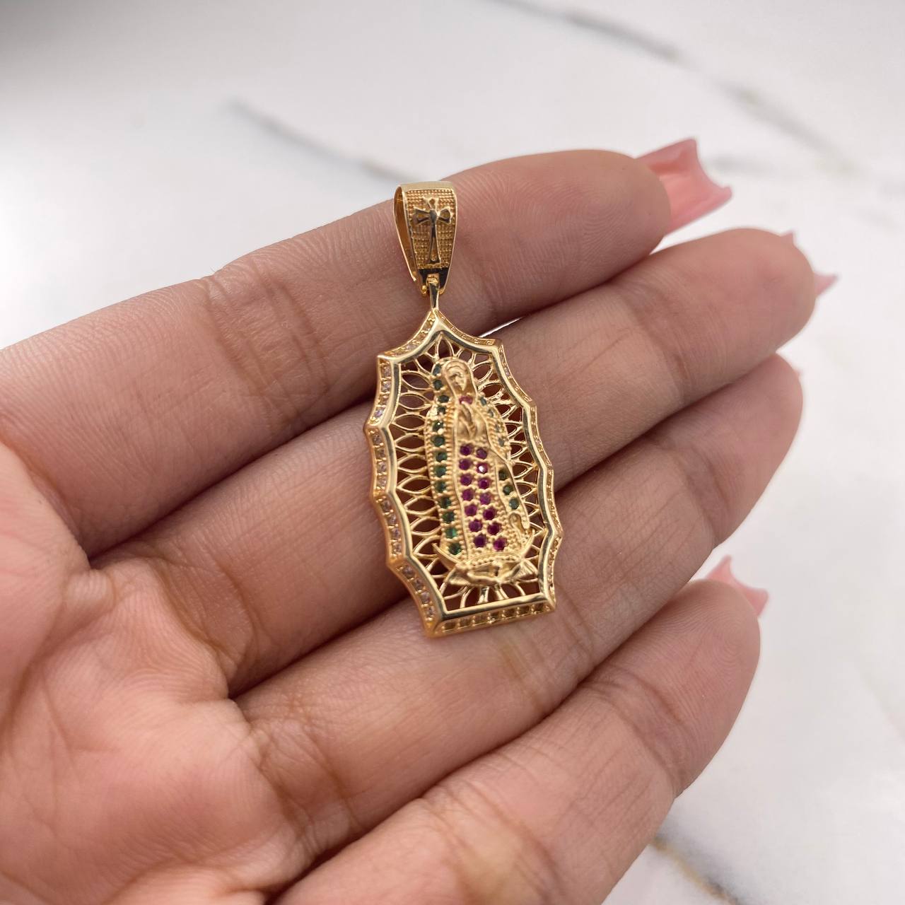Dije Virgen Guadalupe 4.65gr / 3.8cm / Circones Verdes Fucsias Oro Amarillo 18K $